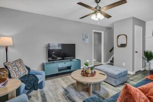 a living room with a couch and a tv at Lexington Leisure House- 4BR in Lexington