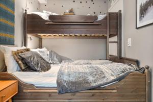 a bedroom with two bunk beds in a room at TH963- Cozy Ski-in out apartment in Trysil in Trysil