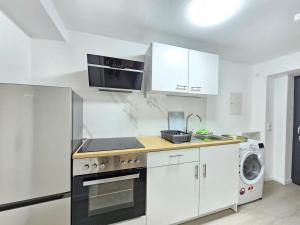 Kuchyň nebo kuchyňský kout v ubytování Wohnreich Blaubeuren Weiler 1 room apartment - room 3 + 3 fotografie