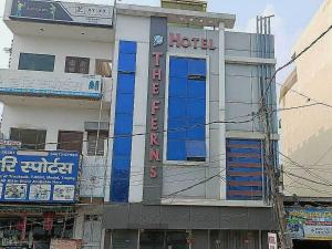 a building with a hotel sign on the side of it at Hotel O The Ferns in Thānesar