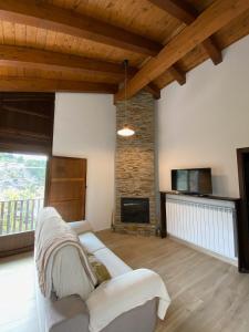 Μια τηλεόραση ή/και κέντρο ψυχαγωγίας στο La Huerce Silvestre - apartamento abuela