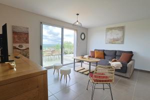 Posezení v ubytování Accessible Villa with Panoramic Views