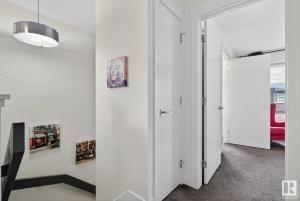 Gallery image of 6503 King Wynd SW in Edmonton +8 photos