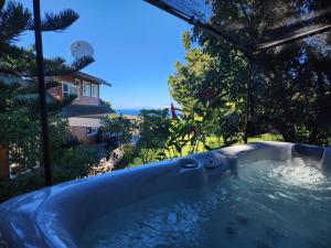 Hồ bơi trong/gần Lua Hoana Place by SkyRun Kona Coast