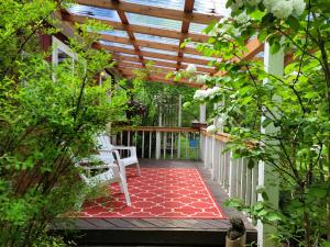 a patio with a pergola and a red rug at Moon Mountain Lodging in Packwood