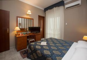 A bed or beds in a room at Hotel Redebora