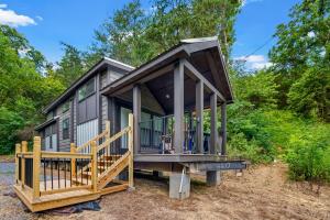 Το κτήριο όπου στεγάζεται  η παραθεριστική κατοικία