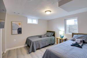 Krevet ili kreveti u jedinici u okviru objekta 2 Mi to Historic Occoquan District Modern Duplex