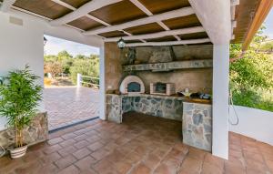 Kuchyň nebo kuchyňský kout v ubytování Stunning Home In La Puebla De Los Infan + 18 fotografií