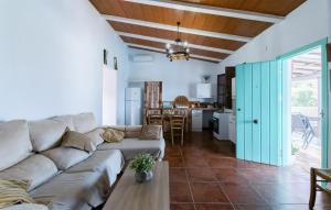 Kuchyň nebo kuchyňský kout v ubytování Stunning Home In La Puebla De Los Infan