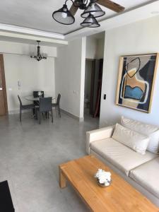 Χώρος καθιστικού στο Boca del Mar III Apartment 724