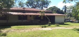 a house with a grass yard in front of it at Baia do sol na cop30 in Belém