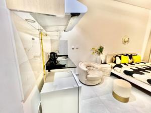 Kuchyň nebo kuchyňský kout v ubytování Karama Apple building + 2 fotografie