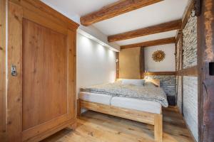 a bed in a room with a wooden door at Ferienwohnung Fachwerk-Home in Emmerthal