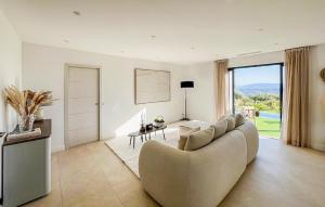 a living room with a couch and a table at Awesome Home In Fayence in Fayence