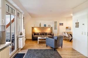 a living room with a couch and a table at Ferienwohnung Boje 20 in Schillig
