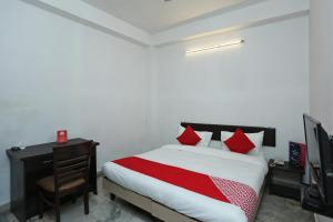 Ένα ή περισσότερα κρεβάτια σε δωμάτιο στο Hotel O Raghav Hotel