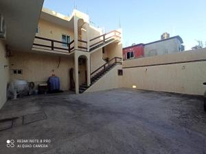 Το κτήριο όπου στεγάζεται  το διαμέρισμα