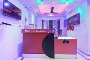 Μια τηλεόραση ή/και κέντρο ψυχαγωγίας στο Hotel O Pinnacle Auberge +27 φωτογραφίες