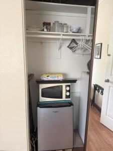 Una cocina o cocineta en 1140 Alta Loma