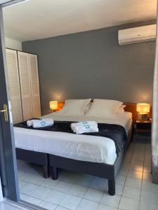 Ένα ή περισσότερα κρεβάτια σε δωμάτιο στο Village Kawann accès plage