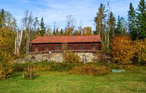 an old house with a red roof in a field at Pet Friendly Home In Kopparberg With Lake View in Kopparberg