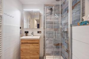 a bathroom with a sink and a shower at Lüttke Stoben Am Steinhuder Meer in Wunstorf +14 photos