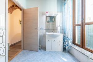 a bathroom with a sink and a shower at Da Giò, a due passi dal mare in Calasetta