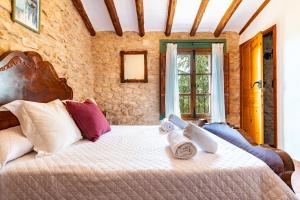 Postel nebo postele na pokoji v ubytování Masia El Catala + 27 fotografií