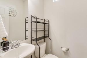 Koupelna v ubytování Near Denver airport 20 min away from downtown + 26 fotografií