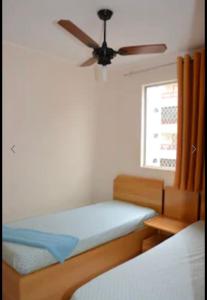 a bedroom with a bed and a ceiling fan at Apartamento 3 quarto com ótima área de lazer in Caldas Novas