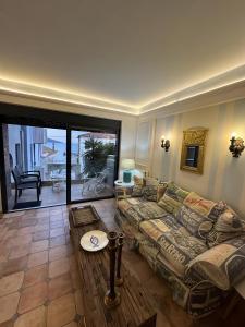 Ruang duduk di Thalia