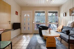 a living room with a couch and a table at Bungalow am Stettiner Haff in Bellin