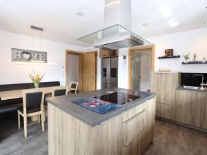 Una cocina o kitchenette en Stoanerhof