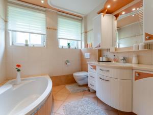 Gallery image of Tina in Wurdach