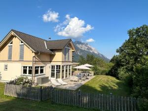 a house with a fence in front of a yard at Landhaus St Georgen im Gailtal in Emmersdorf