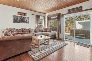 Posezení v ubytování 017 - Malabar Paradise - Big Bear Getaway