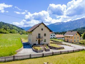 a house in a field with mountains in the background at Jukbichl 1 in Laas