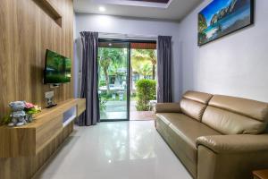 TV a/nebo společenská místnost v ubytování Mook Anda Villa