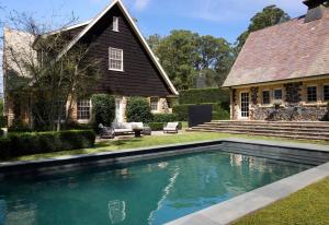 a swimming pool in the yard of a house at Hazelwood House in Mittagong