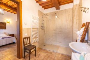 a bathroom with a shower and a sink and a tub at Agriturismo il Casato Mag-il Giogo in Pienza