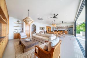 Et opholdsområde på Casa Daria Sofia - Oceanview Luxury 4BR Villa