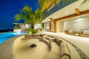 Πισίνα στο ή κοντά στο Casa Daria Sofia - Oceanview Luxury 4BDR Villa