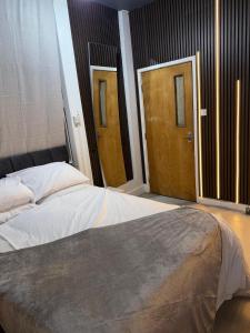 a bed in a room with two doors at Starlight Nights in Bradford +1 photo