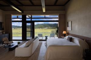 Postel nebo postele na pokoji v ubytování 半渡-安那达野奢酒店-香格里拉店