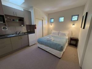 Η κουζίνα ή μικρή κουζίνα στο Riverside Apartment