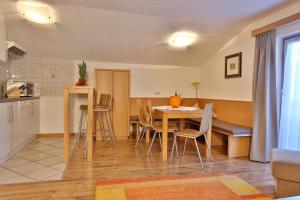 Kuchyňa alebo kuchynka v ubytovaní Apartmenthaus Jörg - im Sommer INKLUSIVE Super-Sommer-Card