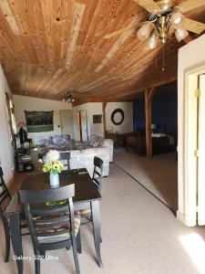 Posezení v ubytování The Marshals suite