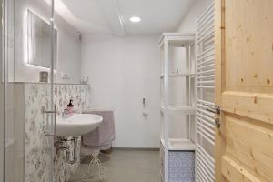 a white bathroom with a sink and a shower at Wohnung Am Fuße des Kreuzbergs in Bischofsheim an der Rhön +16 photos