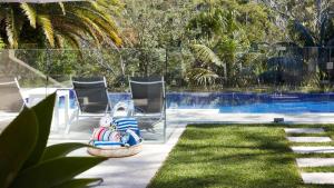 The swimming pool at or close to Palm Beach Tranquility